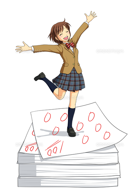たくさんの100点のテストの上で喜んでいる女子生徒
(c)Moeya Nanako Suzuki/a.collectionRF