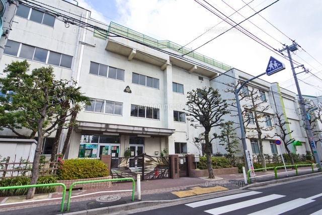 板橋区立中根橋小学校
(c)Yutaka Isayama/a.collectionRF