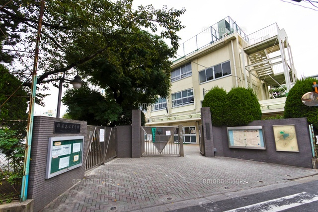 中野区立桃園小学校
(c)Yutaka Isayama/a.collectionRF