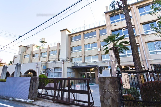 豊島区立池袋中学校
(c)Yutaka Isayama/a.collectionRF