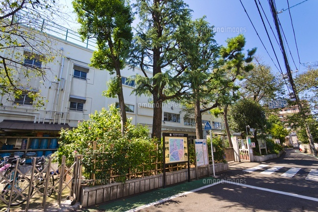 新宿区立落合第一小学校、第一幼稚園
(c)Yutaka Isayama/a.collectionRF