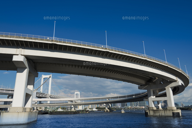 レインボーブリッジのループ橋(半分)
(c)Yutaka Isayama/a.collectionRF