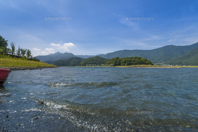 河口湖の湖畔から「うの島」
(c)Yutaka Isayama/a.collectionRF