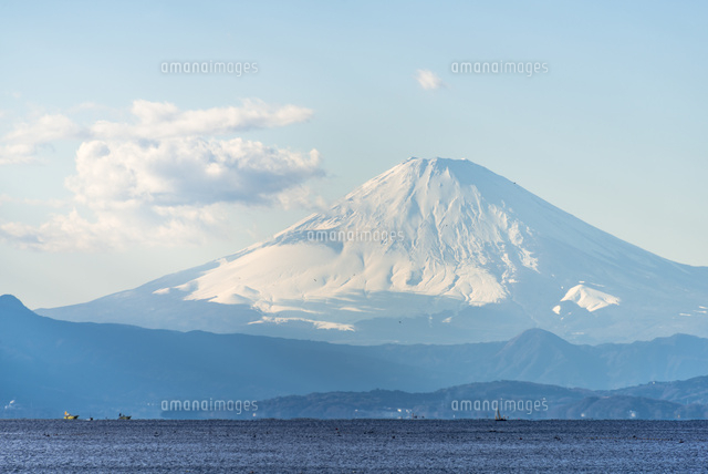 青く霞む富士山
(c)Yutaka Isayama/a.collectionRF