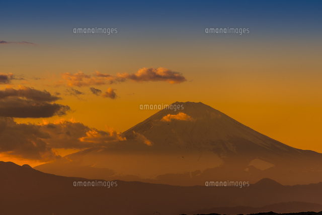 天神島から日没時の富士山(望遠)
(c)Yutaka Isayama/a.collectionRF