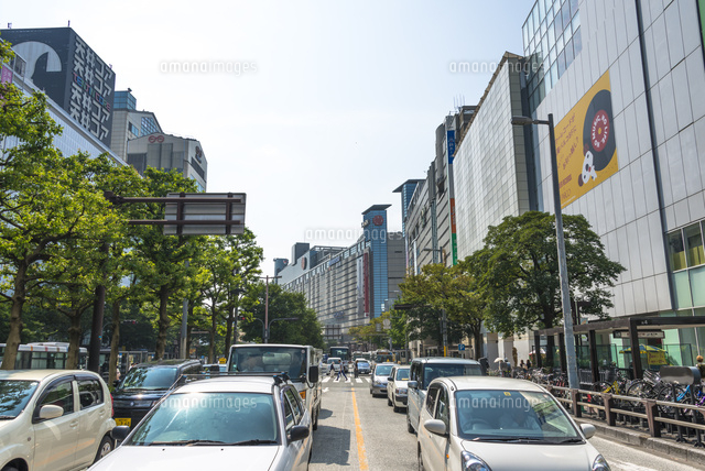 福岡パルコ前より南方向(ソラリアステージ、福岡三越、県道602号線)
(c)Yutaka Isayama/a.collectionRF