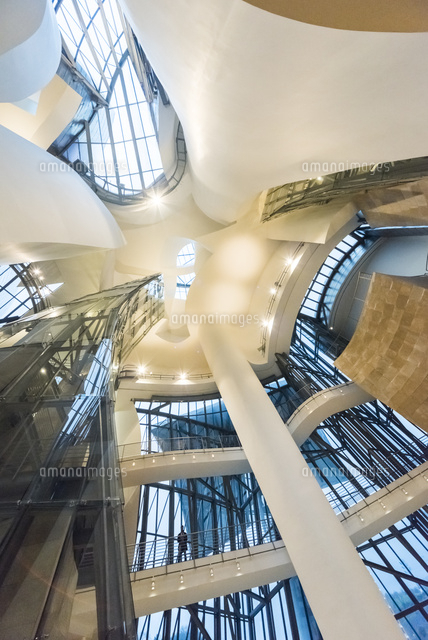 ビルバオのグッゲンハイム美術館館内を見上げる
(c)Hiroshi Murakami/a.collectionRF
