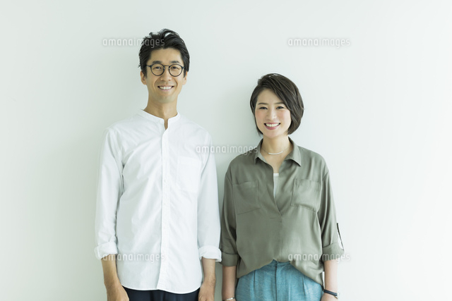 笑顔の男女ポートレート
(c)RYO