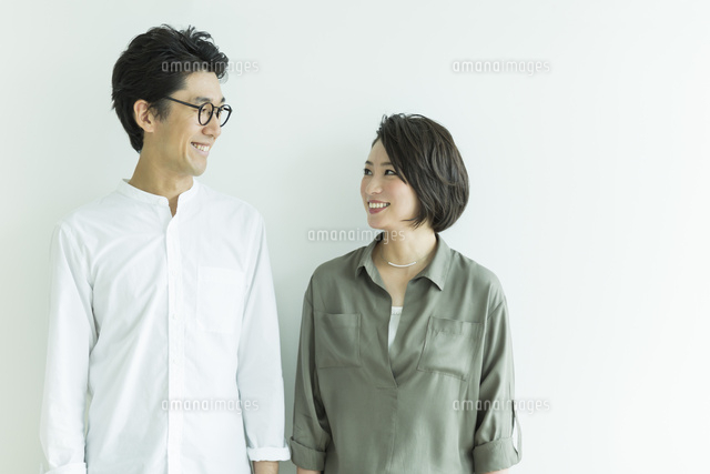 笑顔の男女ポートレート
(c)RYO