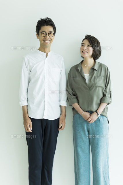 笑顔の男女ポートレート
(c)RYO