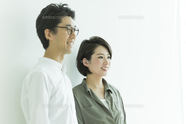 笑顔の男女
(c)RYO