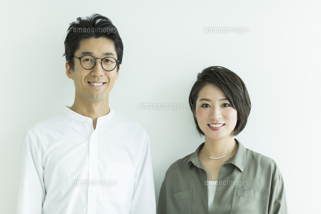 笑顔の男女ポートレート
(c)RYO
