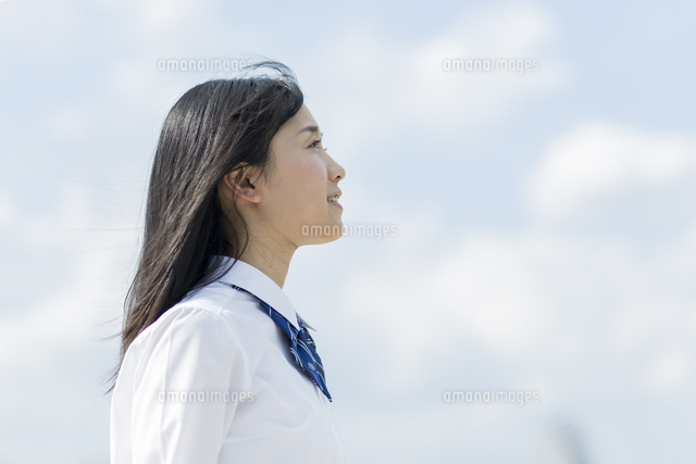 笑顔の女子学生
(c)RYO