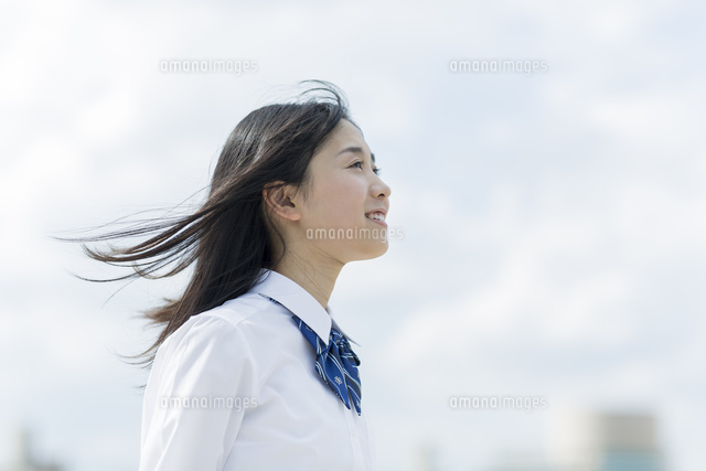 笑顔の女子学生
(c)RYO
