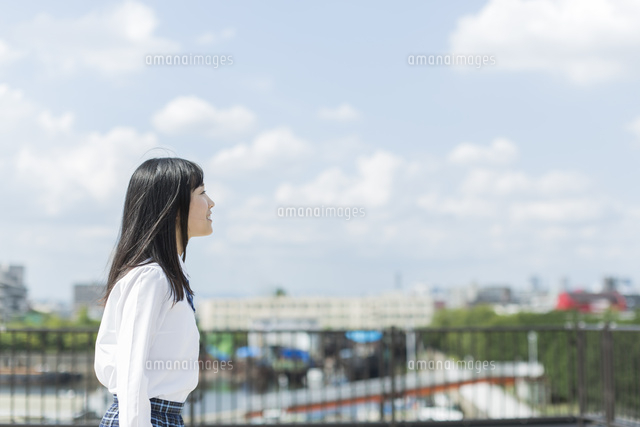 笑顔の女子学生
(c)RYO