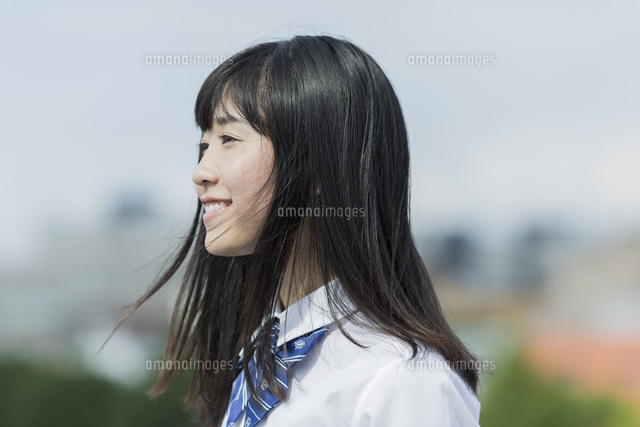 笑顔の女子学生
(c)RYO