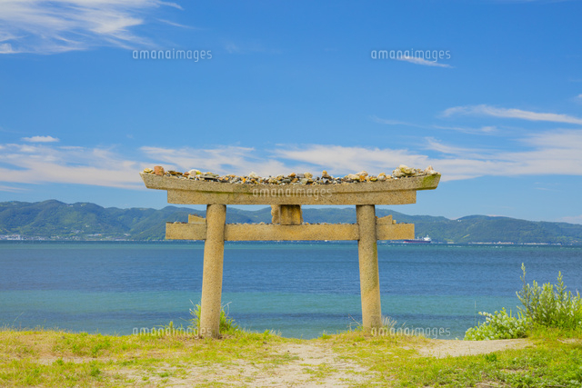 直島の埋もれた鳥居と瀬戸内海
(c)JAPACK/a.collectionRF