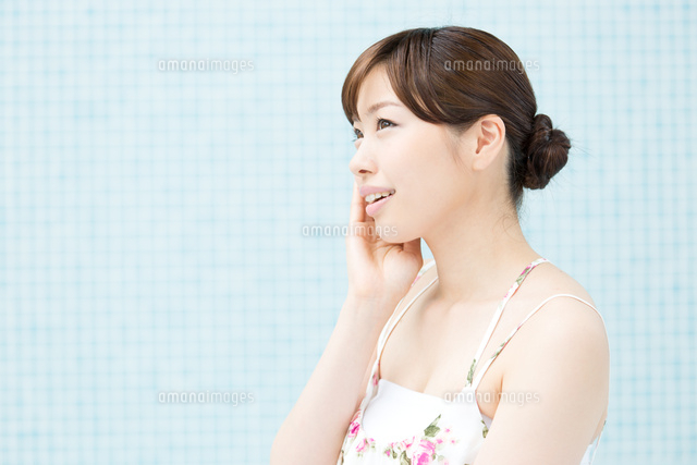 キャミソールの美しい女性
(c)forty-one/a.collectionRF