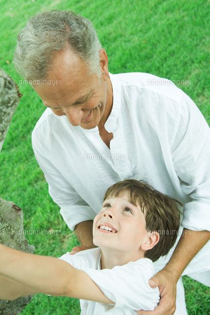 Grandfather & grandson outdoors together
(c)Odilon Dimier/Photo Alto