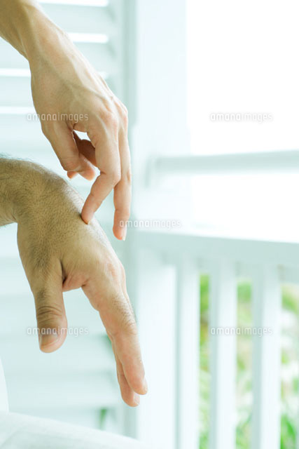 Woman touching man’s hands with fingers
(c)Odilon Dimier/Photo Alto