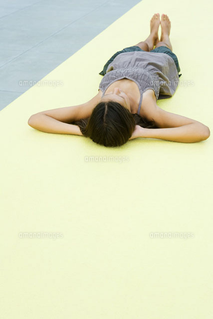 girl lying on the ground
(c)Sandro Di Carlo Darsa/Photo Alto