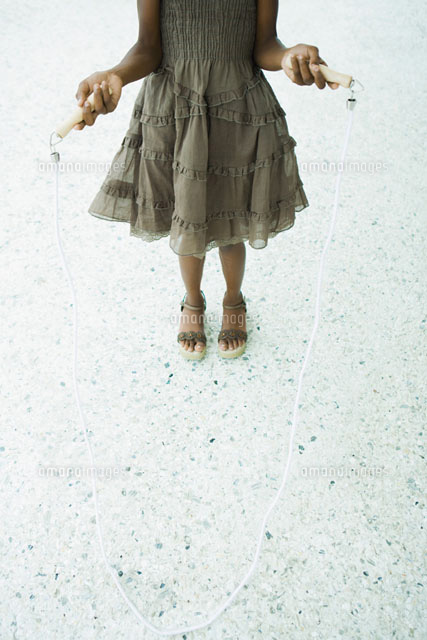 Girl holding jump rope
(c)Sandro Di Carlo Darsa/Photo Alto
