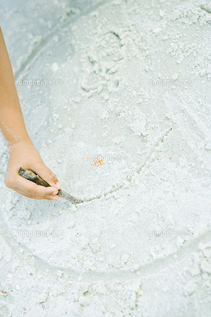 Child drawing in the sand
(c)Sandro Di Carlo Darsa/Photo Alto