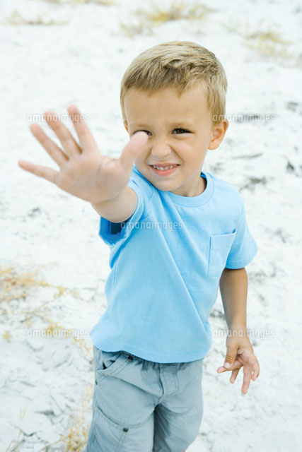 boy making stop gesture with hand
(c)Sandro Di Carlo Darsa/Photo Alto