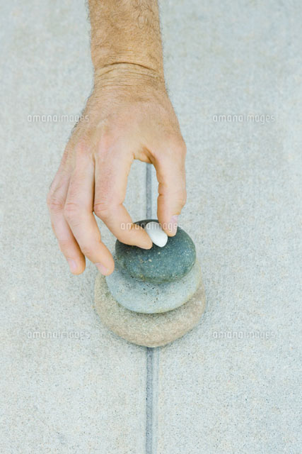 Man stacking pebbles of hand
(c)Sandro Di Carlo Darsa/Photo Alto