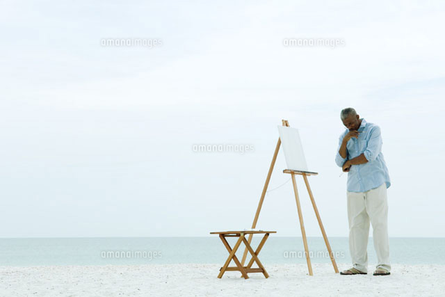 Male painter standing in front of canvas
(c)Eric Audras/Photo Alto