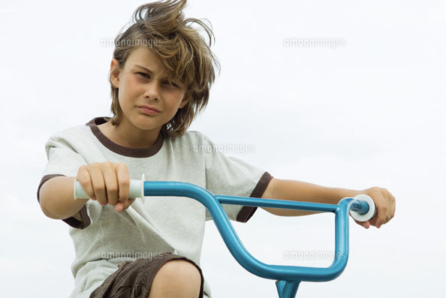 Boy on bicycle, looking at camera
(c)Eric Audras/Photo Alto