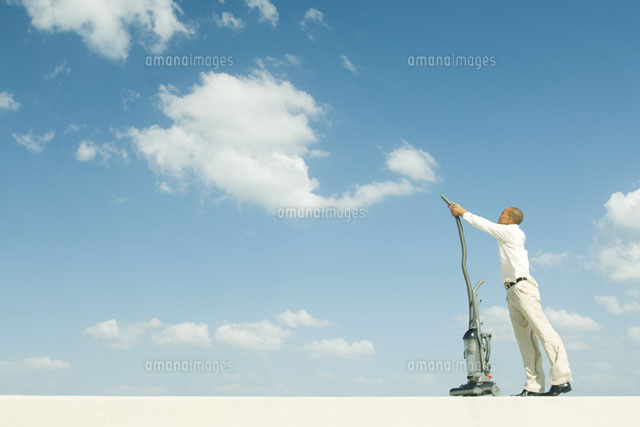 Man vacuuming sky
(c)Milena Boniek/Photo Alto