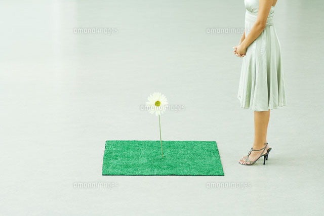 Woman with square of artificial turf
(c)Milena Boniek/Photo Alto