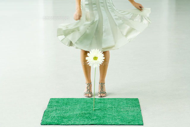 Woman with square of artificial turf
(c)Milena Boniek/Photo Alto