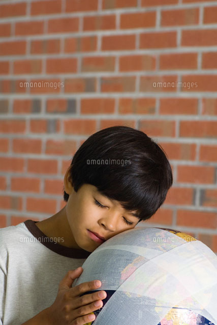 Boy leaning face against bandaged globe
(c)Milena Boniek/Photo Alto