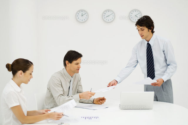 Businessman discussing document
(c)Eric Audras/Photo Alto