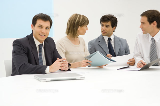 Team of business associates sitting
(c)Eric Audras/Photo Alto
