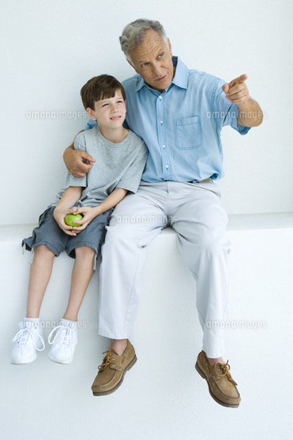 Man sitting with grandson
(c)Laurence Mouton/Photo Alto