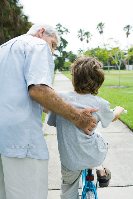 Grandfather & grandson with bicycle
(c)Laurence Mouton/Photo Alto