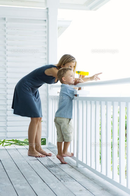 Mother & son standing on porch together
(c)Laurence Mouton/Photo Alto