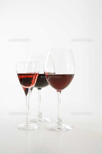 Assorted red wines in glasses
(c)Laurence Mouton/PhotoAlto