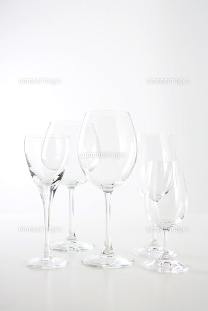 Assortment of empty wine glasses
(c)Laurence Mouton/PhotoAlto