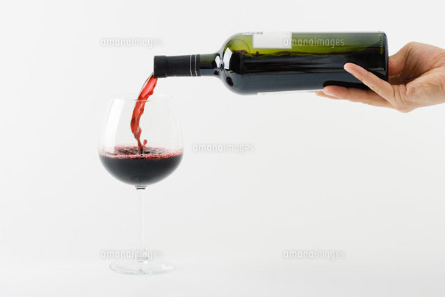 Hand pouring red wine into glass
(c)Laurence Mouton/PhotoAlto