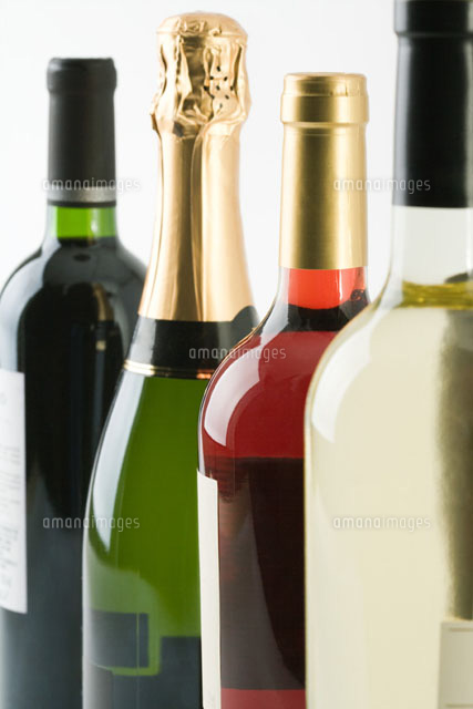 Assorted wine bottles, close-up
(c)Laurence Mouton/PhotoAlto