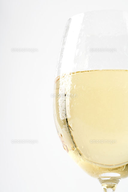 Glass of white wine with condensation
(c)Laurence Mouton/PhotoAlto