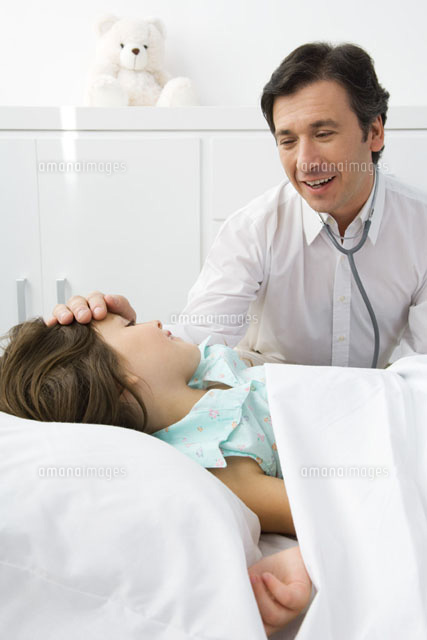 Girl lying on examination table, doctor touching forehead
(c)Odilon Dimier/PhotoAlto