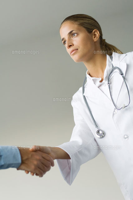 Female doctor shaking man’s hand
(c)Odilon Dimier/PhotoAlto