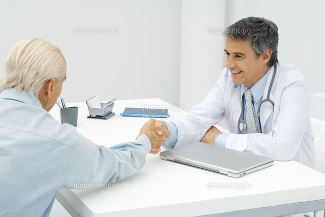 Doctor shaking hands with patient
(c)Odilon Dimier/PhotoAlto