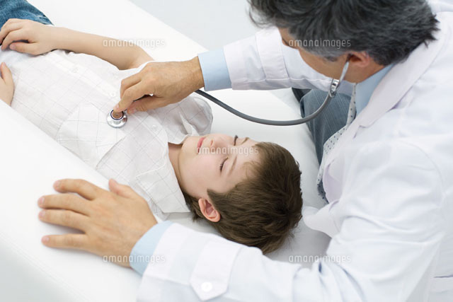 Doctor listening to young patient’s heart, high angle view
(c)Odilon Dimier/PhotoAlto