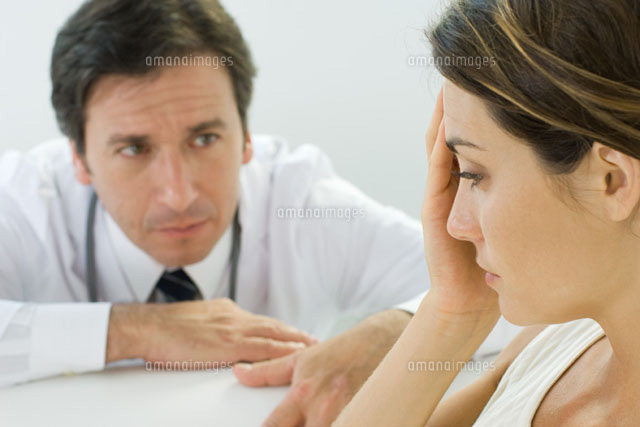 Woman holding head, looking down, concerned doctor
(c)Odilon Dimier/PhotoAlto